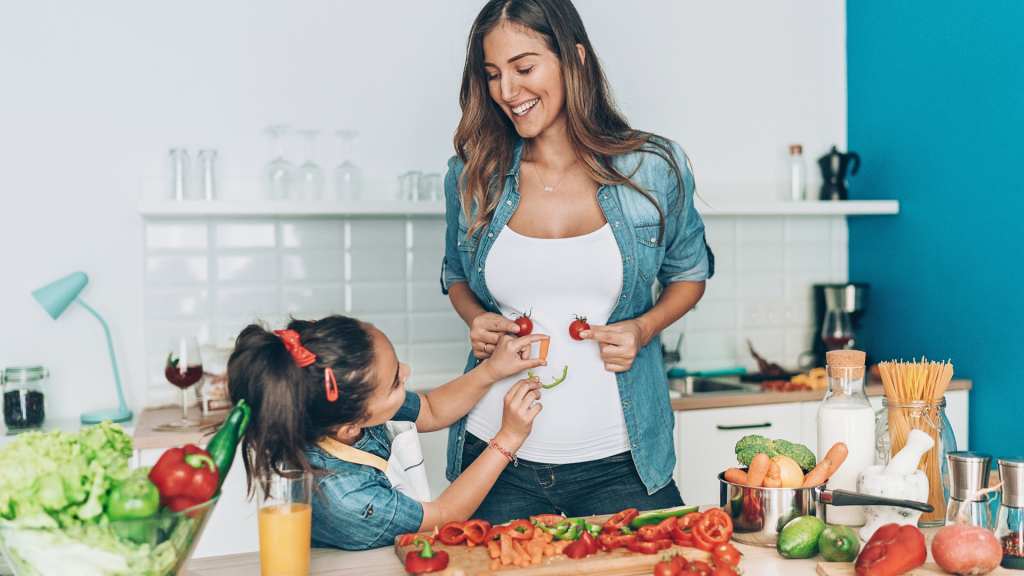 mother and daughter learning healthy food.webp